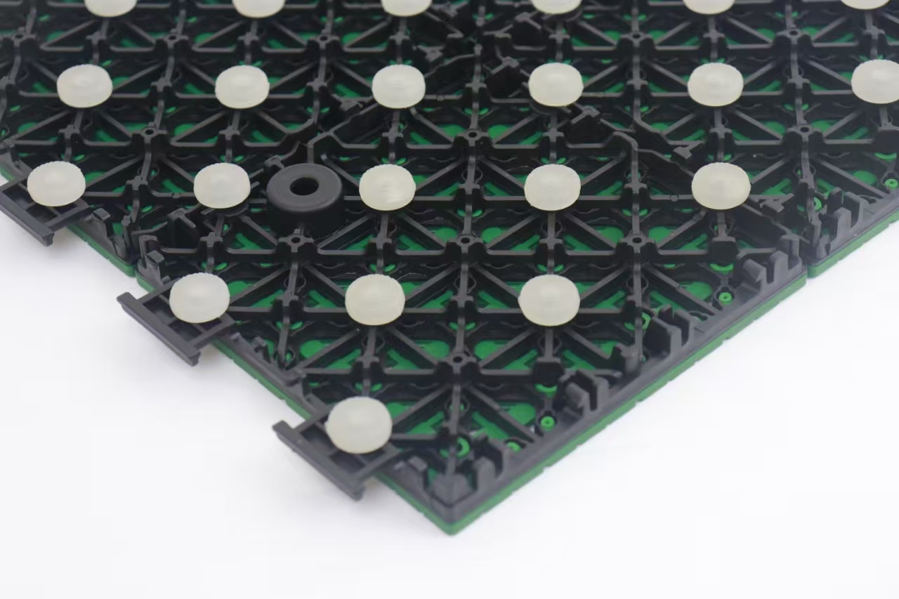 Underside of the Super Track Tile showing the diagonal keel and elastic cushion pads